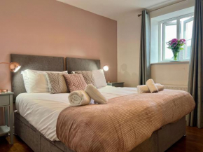 The Orchid-Central Beeston-Private Apartment-SmartTV-Free Wi-Fi-Tram-Parking